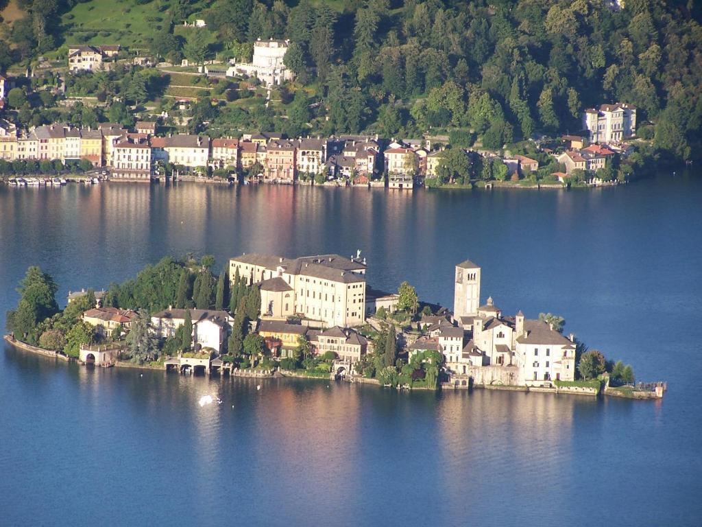 Hotel Panoramico Lago D'Orta (Adults Only) Madonna Del Sasso المظهر الخارجي الصورة