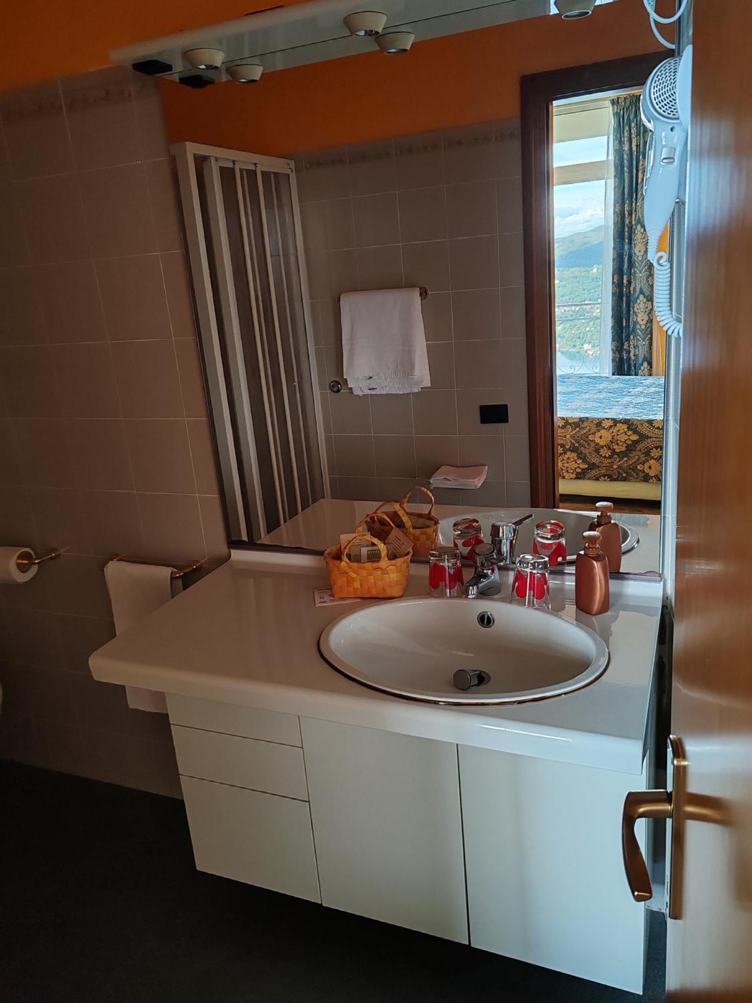 Hotel Panoramico Lago D'Orta (Adults Only) Madonna Del Sasso المظهر الخارجي الصورة