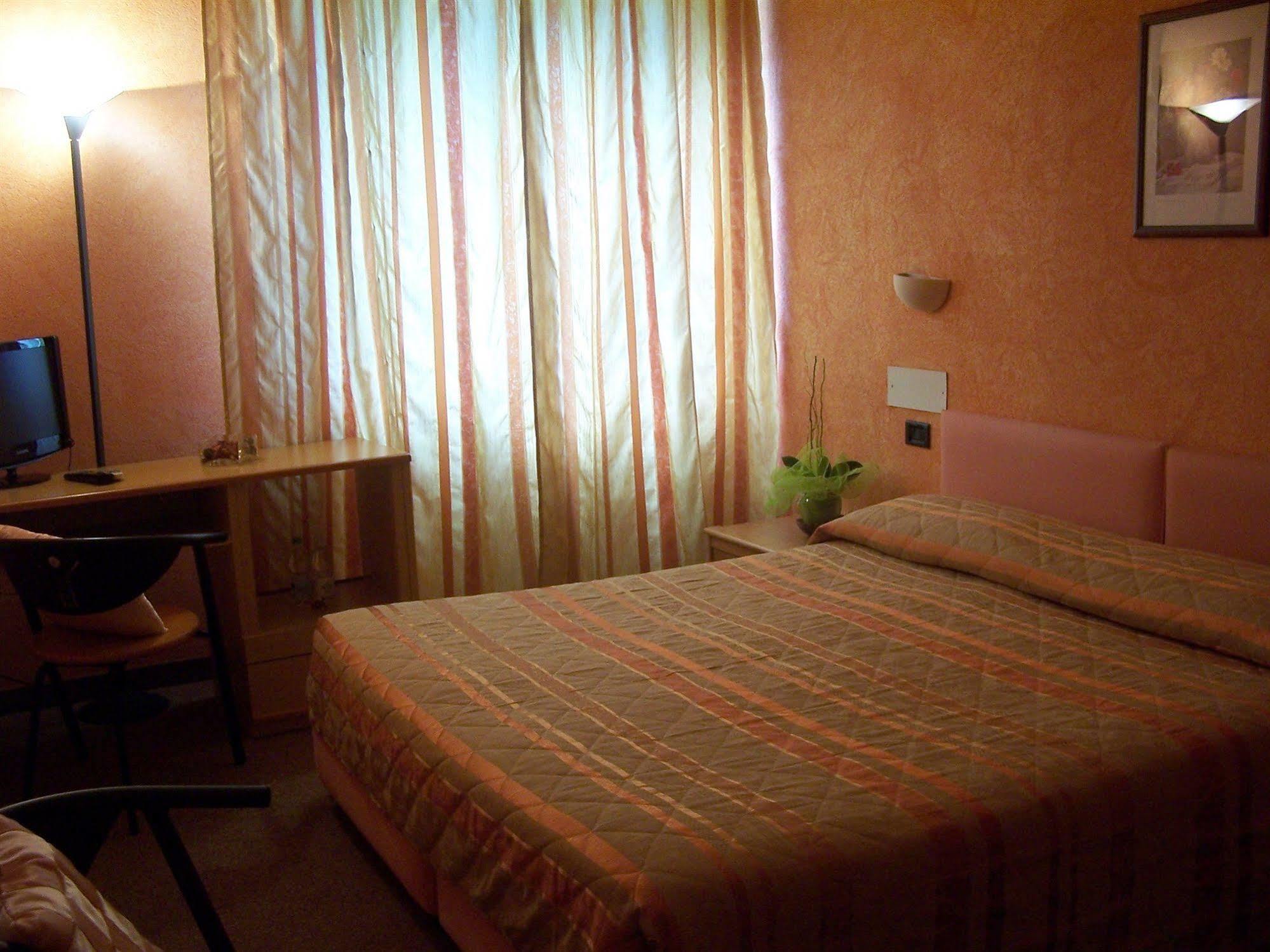 Hotel Panoramico Lago D'Orta (Adults Only) Madonna Del Sasso المظهر الخارجي الصورة